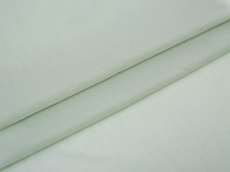 Wie verbessert Polyester -Interlining den Komfort der Kleidung durch Atmungsaktivität?